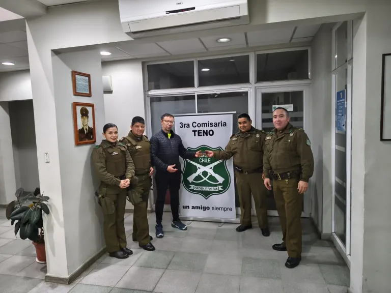 Carabineros de Teno devuelven billetera extraviada con dinero y documentos a su dueño