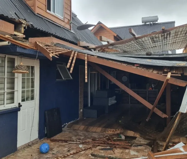 Tornado en Linares deja más de 150 viviendas afectadas y cortes de energía