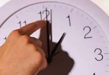 Hoy sábado se realiza el cambio de hora oficial en gran parte de Chile