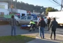 Dos personas resultan lesionadas en accidente entre motocicleta y vehículo en Curicó IMG_7479