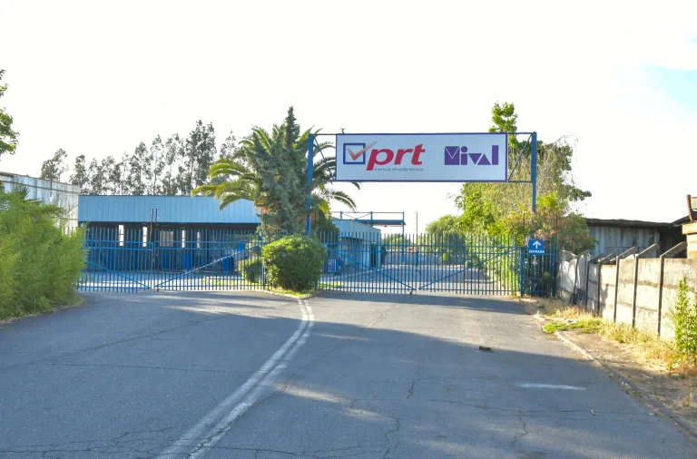 Asalto afecta a planta de revisión técnica en la Ruta 5 Sur, frente a Curicó