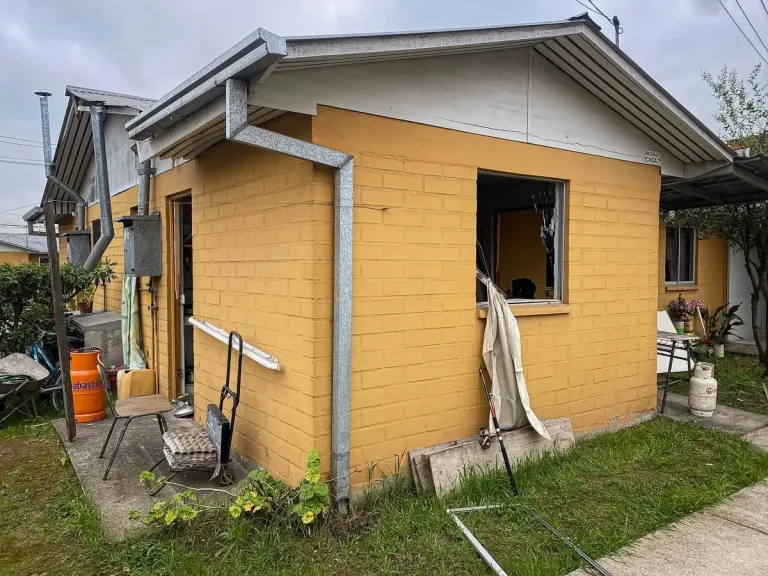 Explosión por fuga de gas en viviendas tuteladas de “Villa Cordillera” deja un lesionado leve