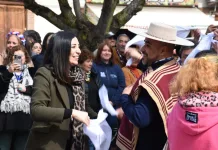 Molina dio inicio a las Fiestas Patrias con tradicional esquinazo en la plaza Molina dio inicio a las Fiestas Patrias con tradicional esquinazo en la plaza