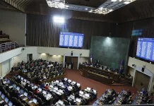 Diputados despachan al Senado proyecto que restablece el voto obligatorio, pero sin sanción por inasistencia camra-diputados-02-09-2025