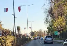 Vecinos consultan por ausencia de banderas chilenas en Curicó durante el mes de la patria curico-banderas