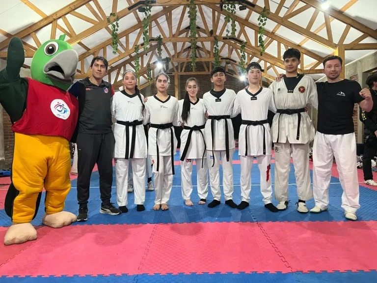Equipo maulino de taekwondo se alista con disciplina para representar a la región en los Juegos Binacionales Maule 2025