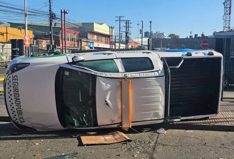 Vehículo de seguridad municipal protagoniza accidente en el centro de San Fernando