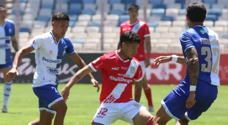 Curicó Unido vuelve al triunfo en el norte con la mano de Damián Muñoz y toma aire en la tabla de posiciones