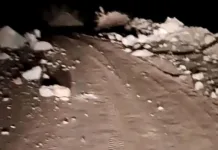 Presencia de rocas en la Ruta J-25 genera riesgo para conductores en el camino a la montaña Presencia de rocas en la Ruta J-25 genera riesgo para conductores en el camino a la montaña