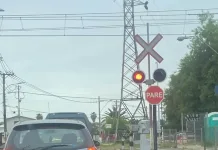 Robo de cables mantiene bloqueado el cruce ferroviario de calle Doctor Osorio en Curicó-1