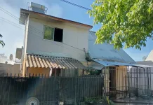 Incendio en Sarmiento deja dos viviendas destruidas y seis personas damnificadas-1