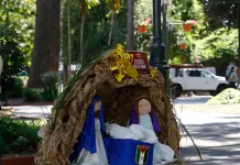 Espiritualidad y tradición marcan la apertura de la muestra de pesebres en la Plaza de Armas de Curicó Espiritualidad y tradición marcan la apertura de la muestra de pesebres en la Plaza de Armas de Curicó-1