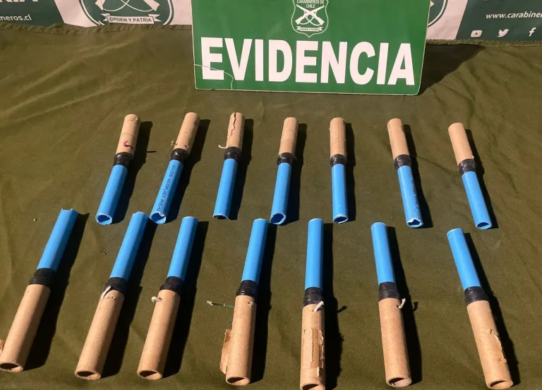 Carabineros sorprende a dos menores con fuegos artificiales en la vía pública en San Fernando