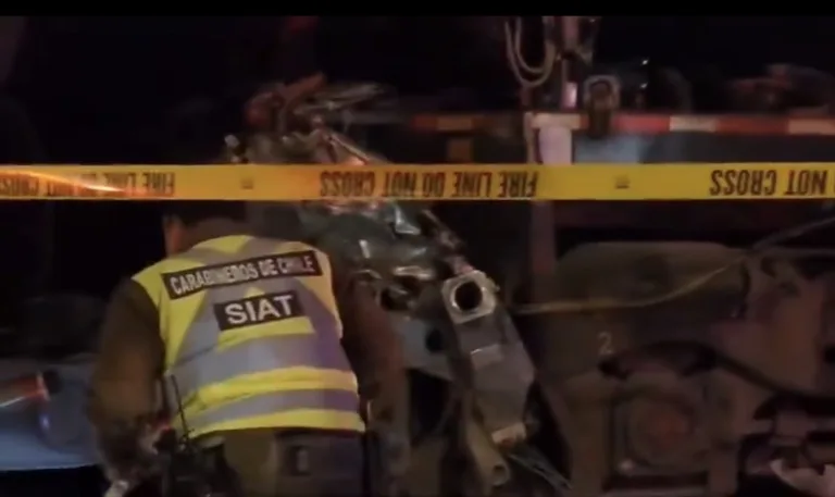 Adulto mayor fallece tras grave accidente entre automóvil y motocicleta en la Ruta 5 Sur en Linares