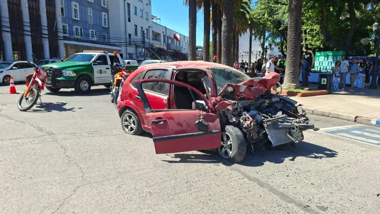 Curicó refuerza mensaje de autocuidado con campaña preventiva “El Otro Plan” en Plaza de Armas