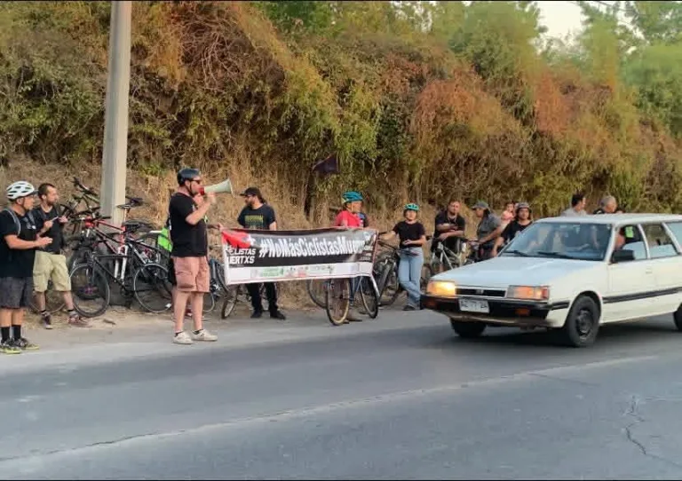 Ciclomarcha en Curicó exige justicia por muerte de joven músico y refuerzos en seguridad vial