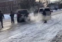 Agente de migraciones de EE.UU mata a mujer en Minneapolis y el hecho provoca protestas