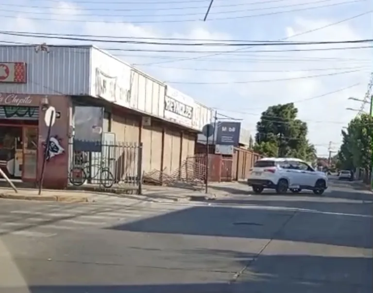 Daños de consideración deja accidente de tránsito en población Sol de Septiembre de Curicó