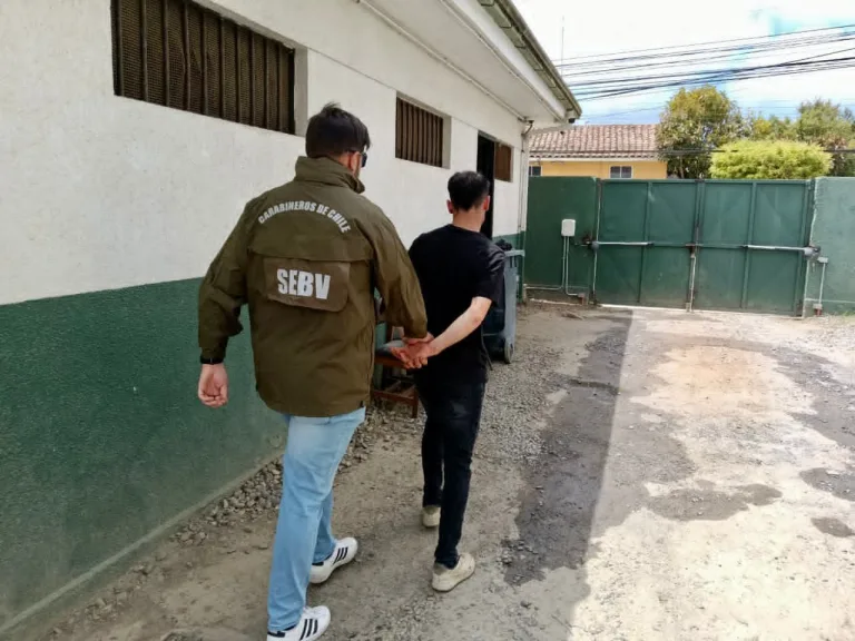 SEBV O’Higgins detiene a tres personas en Pichilemu por órdenes vigentes y vehículo robado