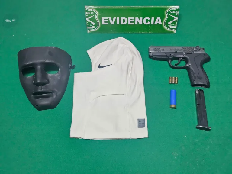 Carabineros detiene a dos sujetos por porte ilegal de arma adaptada y munición en Talca