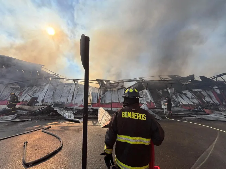 Fallece mujer que permanecía grave tras incendio en mall chino de Hualañé