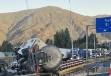 Camión cisterna sufre accidente y provoca corte total de la Ruta 5 Sur en San Fernando 981fa399-d7be-4973-9120-a984b1a7b74e
