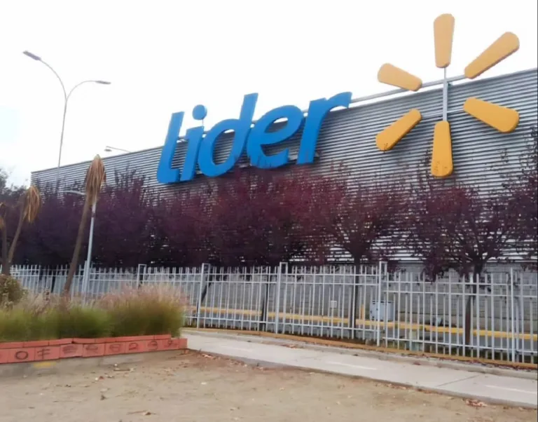 Supermercado Líder deberá pagar $12 millones tras robo de vehículo en estacionamiento de Rancagua