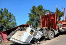 Violento accidente entre camiones deja volcamiento en ruta que une Cauquenes con Quirihue IMG_4358