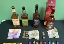 Carabineros detiene a dos sujetos con especies robadas desde botillería en Graneros IMG_5108