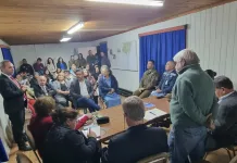 Autoridades y vecinos coordinan acciones para enfrentar la inseguridad en el sector sur poniente de Curicó Autoridades y vecinos coordinan acciones para enfrentar la inseguridad en el sector sur poniente de Curicó