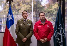 General Maureen Espinoza, jefa de la VII Zona Maule, junto al gobernador Pedro Pablo Álvarez-Salamanca