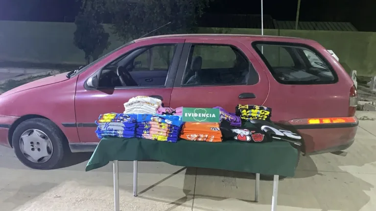 Tres detenidos por hurtos en locales comerciales de Cauquenes tras operativo policial en Ruta 128