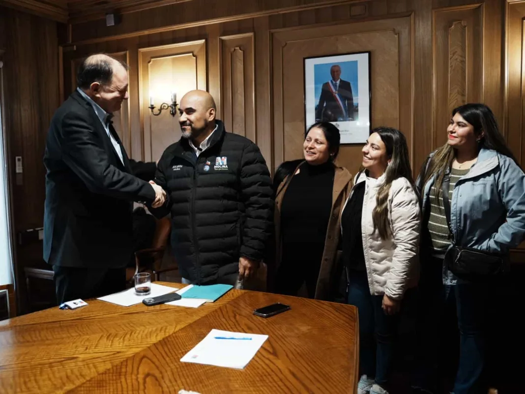 Alcalde de Molina solicitó al ministro de Vivienda agilizar recursos para comité habitacional Viña Brasil