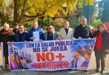 Consejeros regionales de centroizquierda y gremios de salud protestaron por recorte presupuestario en salud del Maule Consejeros regionales de centroizquierda y gremios de salud protestaron por recorte presupuestario en salud del Maule