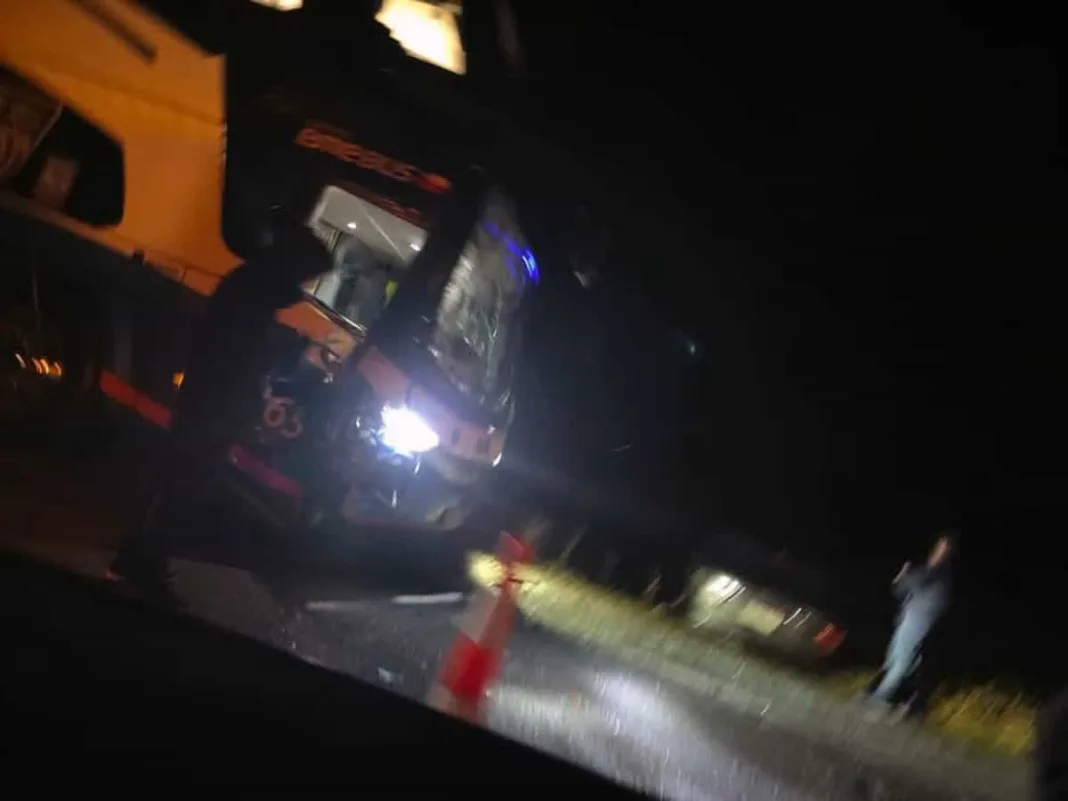 Colision Entre Bus Y Camioneta Movilizo A Equipos De Emergencia En La Ruta N 50 En Nuble 1 Colision Entre Bus Y Camioneta Movilizo A Equipos De Emergencia En La Ruta N 50 En Nuble 1
