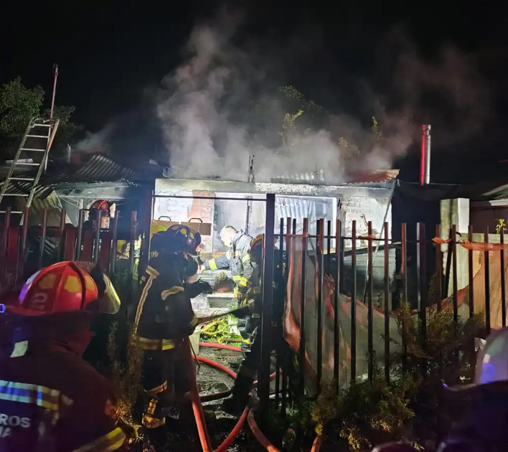 Incendio Destruye Vivienda Y Deja Adultos Mayores Damnificados En Lontue 1