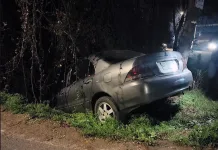 Vehículo terminó incrustado en una zanja tras accidente en sector La Obra de Curicó Vehiculo Termino Incrustado En Una Zanja Tras Accidente En Sector La Obra De Curico