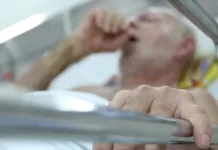 Más de 8.600 adultos mayores del Maule siguen expuestos a bacteria que puede ser mortal Adulto Mayor - Hospital - Enfermo