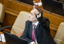 Diputado Javier Muñoz respalda mejoras al Sistema Nacional de Cuidados y destaca labor de agrupaciones de Curicó Diputado Javier Muñoz - Votacion