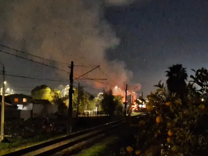 Incendio Destruyo Una Vivienda En El Sector Boldo 4 De Curico Y Movilizo A Cinco Unidades De Bomberos