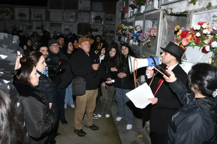 Mas De 1 500 Personas Participaron En Recorrido Nocturno Por El Cementerio Parroquial De Molina Durante El Dia Del Patrimonio Mas De 1 500 Personas Participaron En Recorrido Nocturno Por El Cementerio Parroquial De Molina Durante El Dia Del Patrimonio