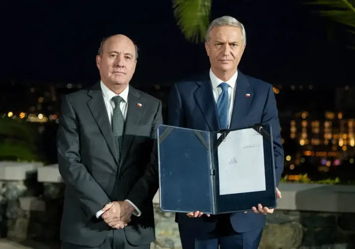 Presidente Kast Firmo Proyectos Sobre Seguridad Endeudamiento Fiscal Y Retorno Voluntario De Migrantes Tras La Cuenta Publica 1 Presidente Kast Firmo Proyectos Sobre Seguridad Endeudamiento Fiscal Y Retorno Voluntario De Migrantes Tras La Cuenta Publica 1