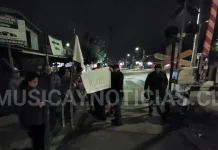 Vecinos de Curicó se manifiestan para exigir autorización de EFE que permita erradicar rucos junto a la línea férrea Vecinos De Curico Se Manifiestan Para Exigir Autorizacion De Efe Que Permita Erradicar Rucos Junto A La Linea Ferrea