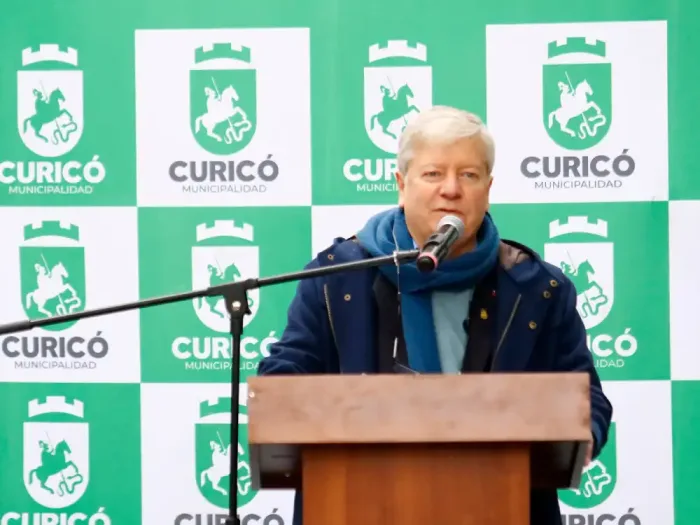 Autoridades Y Vecinos Participaron En La Quinta Ceremonia De Izamiento De La Bandera En Curico 2