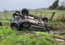 Camioneta vuelca con cuatro ocupantes, entre ellos un bebé, en la Ruta 5 Sur en las cercanías de San Javier Camioneta Vuelca Con Cuatro Ocupantes Entre Ellos Un Bebe En La Ruta 5 Sur En Las Cercanias De San Javier