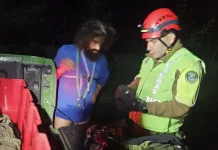 Carabineros rescata a siete personas que quedaron aisladas tras crecida de estero en el sector El Radal Carabineros Rescata A Siete Personas Que Quedaron Aisladas Tras Crecida De Estero En El Sector El Radal 1