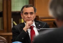 Javier Muñoz cuestiona la "Megarreforma" y acusa que favorece a grandes grupos económicos Javier Munoz Cuestiona La Megarreforma Y Acusa Que Favorece A Grandes Grupos Economicos