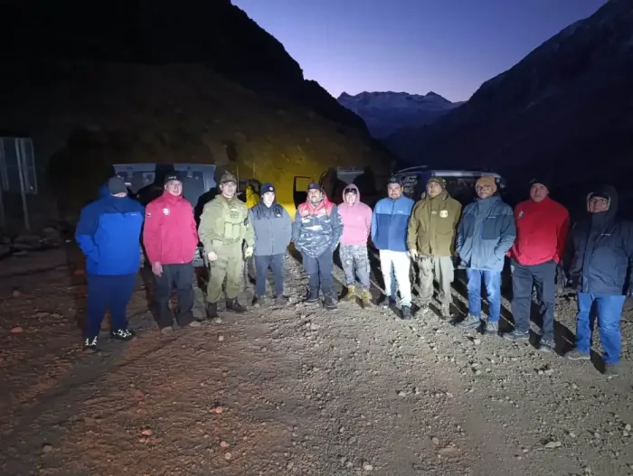 Rescatan A Tres Personas Que Quedaron Aisladas En El Sector Laguna El Planchon De Romeral