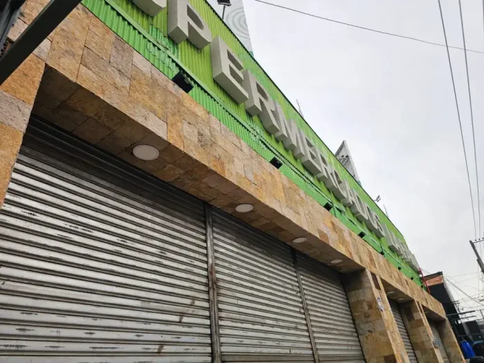 Sorpresivo Cierre De Sucursal La Fama En Curico Deja A Trabajadores En Incertidumbre Y Sin Su Fuente Laboral Sorpresivo Cierre De Sucursal La Fama En Curico Deja A Trabajadores En Incertidumbre Y Sin Su Fuente Laboral