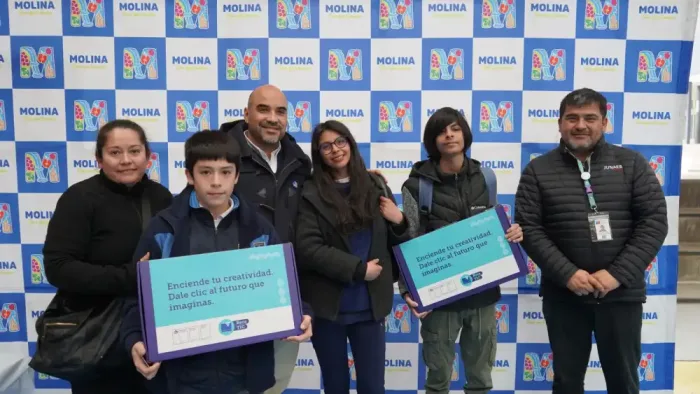 388 Estudiantes De Molina Recibieron Computadores A Traves De Las Becas Tic De Junaeb 1